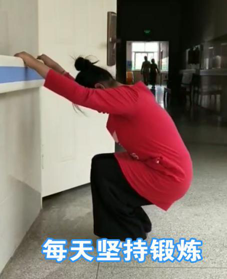 13歲女孩自幼患“腦癱”，行動受阻，經(jīng)系統(tǒng)康復(fù)治療能獨立步行！