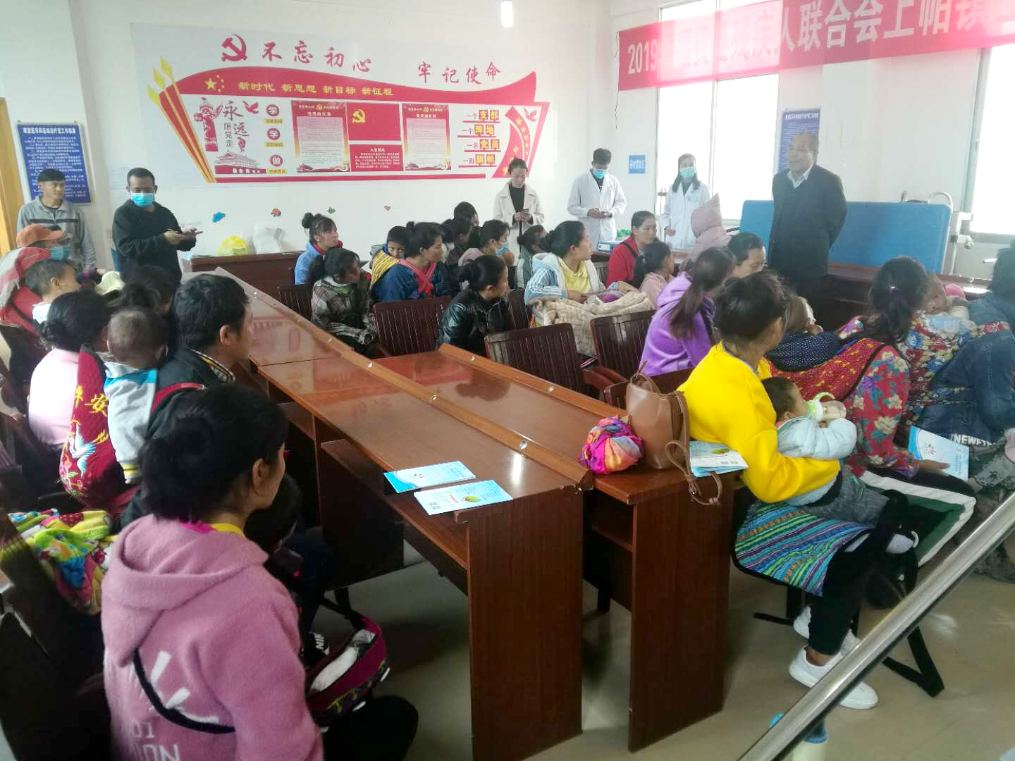 醫(yī)院赴怒江州瀘水市、福貢縣篩查，翻譯相伴積極宣傳救助政策！