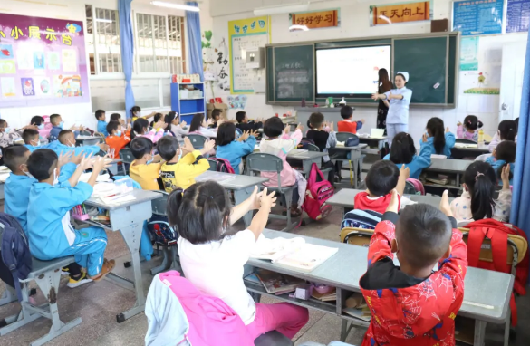 保山安利醫(yī)院為隆陽區(qū)四小、五小、七小、漢莊小學(xué)、永昌小學(xué)開展復(fù)學(xué)疫情防護(hù)知識培訓(xùn)